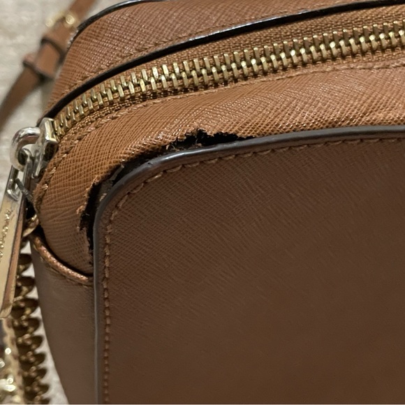 FREE w/ PURCHASE from my closet Michael Kors Jet Set Large Saffiano Cross body - Picture 8 of 11